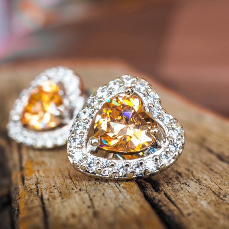 تحظى أحجار الألماس البرتقالي باهتمام هواة جمع الأحجار الكريمة