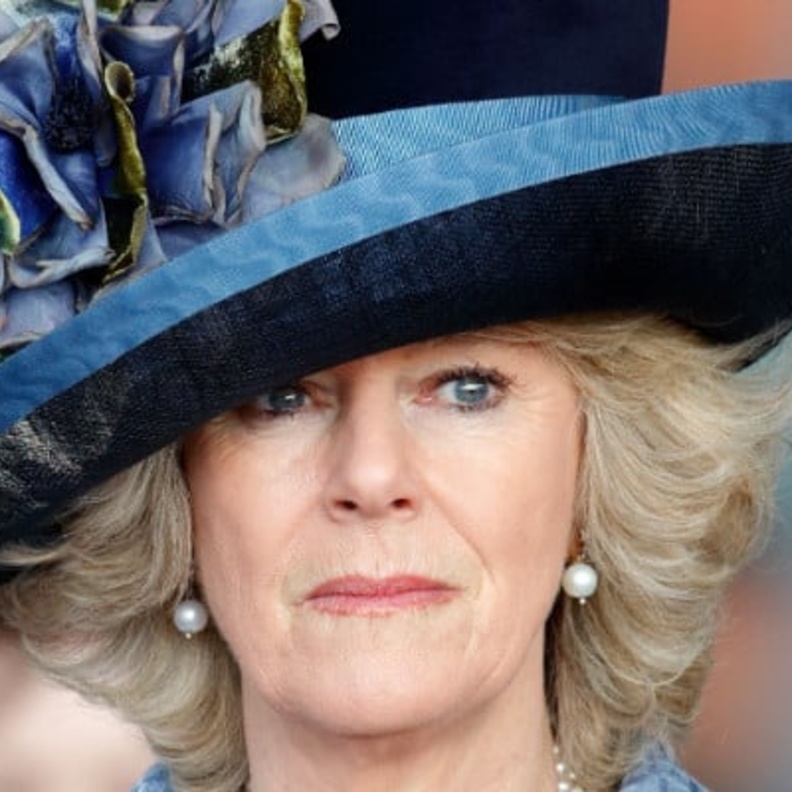 تعرف على سبب بكاء الملكة كاميلا في الطفولة