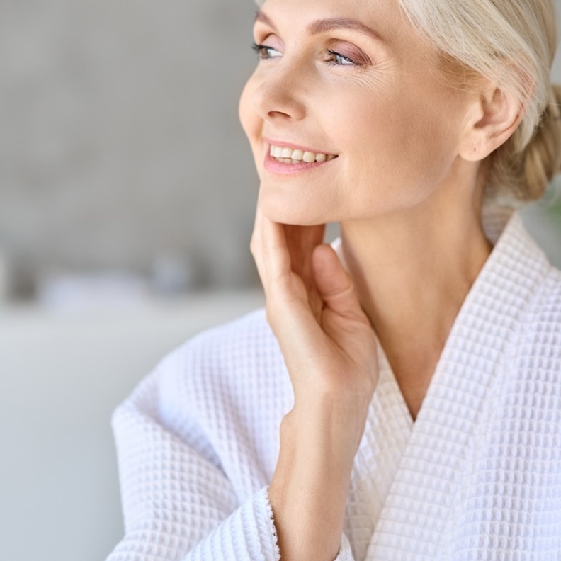 العلاج الهرموني للنساء في سن اليأس.. توصياتٌ تراعي صحة النساء