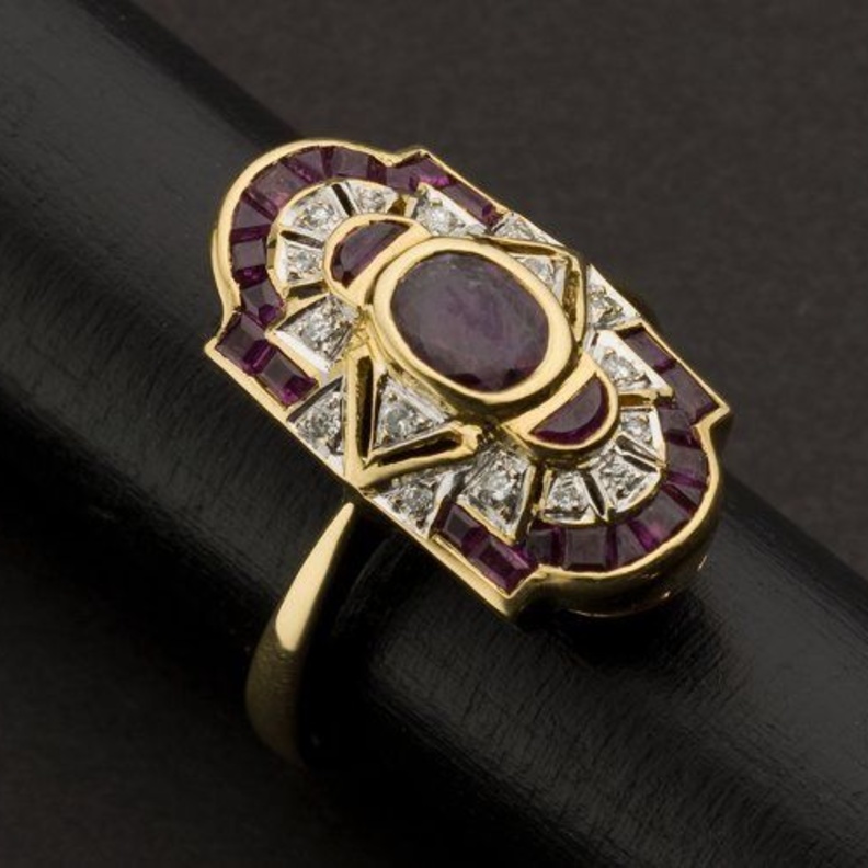 خاتم من الذهب والياقوت بطراز الآرت ديكو