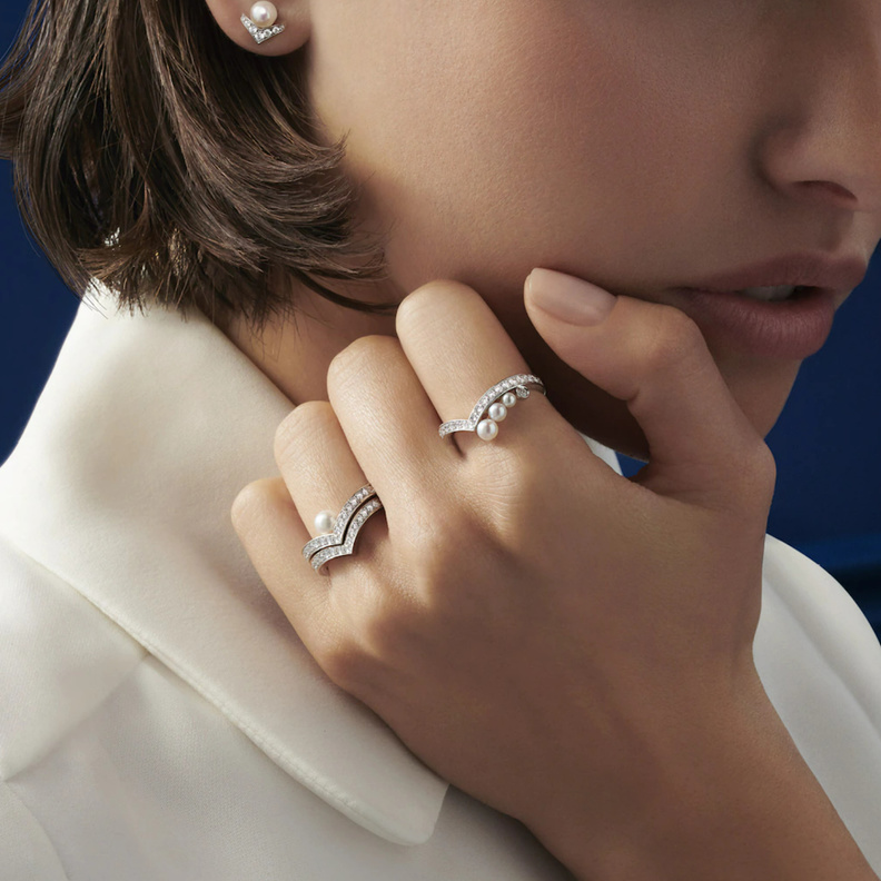 خاتم Joséphine Aigrette من شوميه Chaumet وهو مستوحى من أسلوب جوزيفين دو بوارنيه