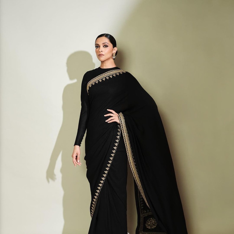 تنسيقات أزياء بلمسات هندية بأسلوب نجمات بوليوود لسهرات رمضان 2023