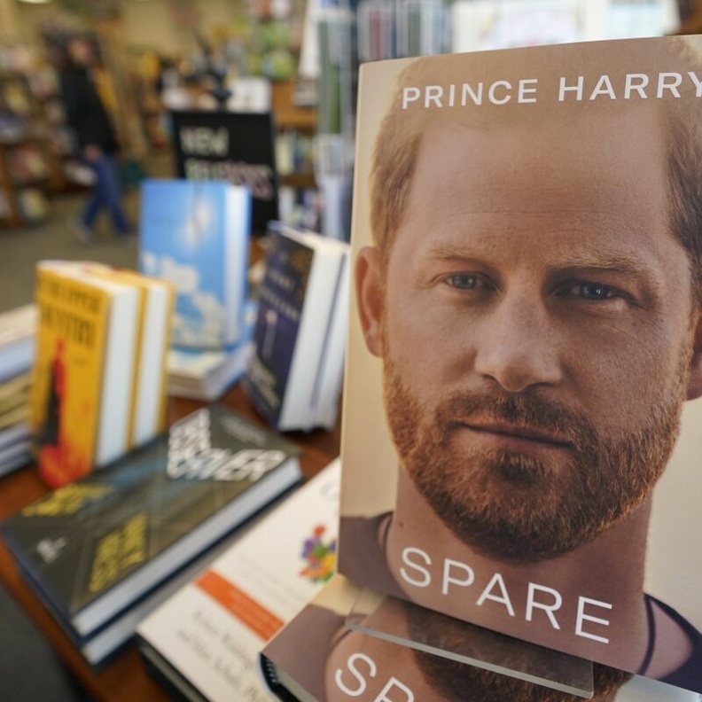 سخرية جديدة من الأمير هاري بتغيير اسم كتابه إلى Spare Us