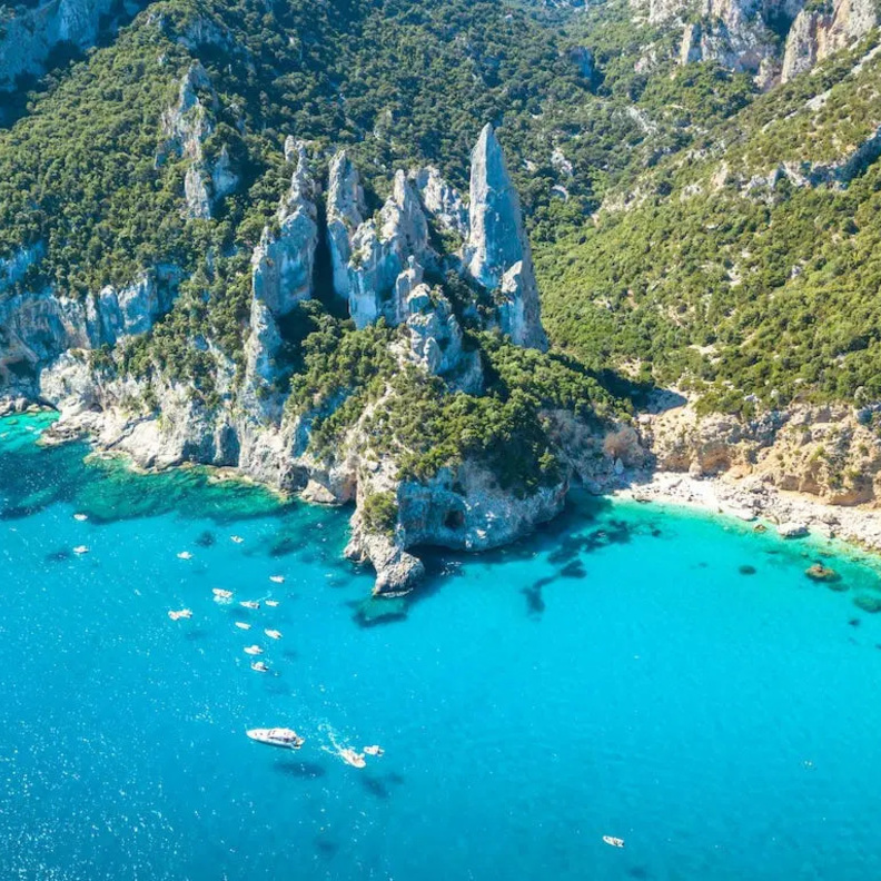 شاطئ كالا جولوريتز Cala Goloritze، سردينيا