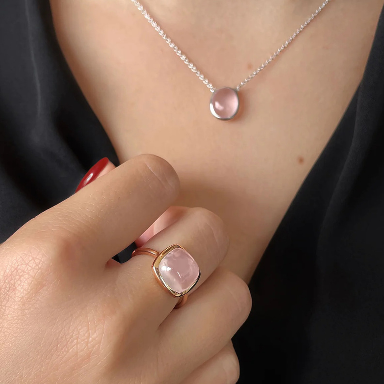 طقم مرصع بالكوارتز الوردي من أنولي Anoli