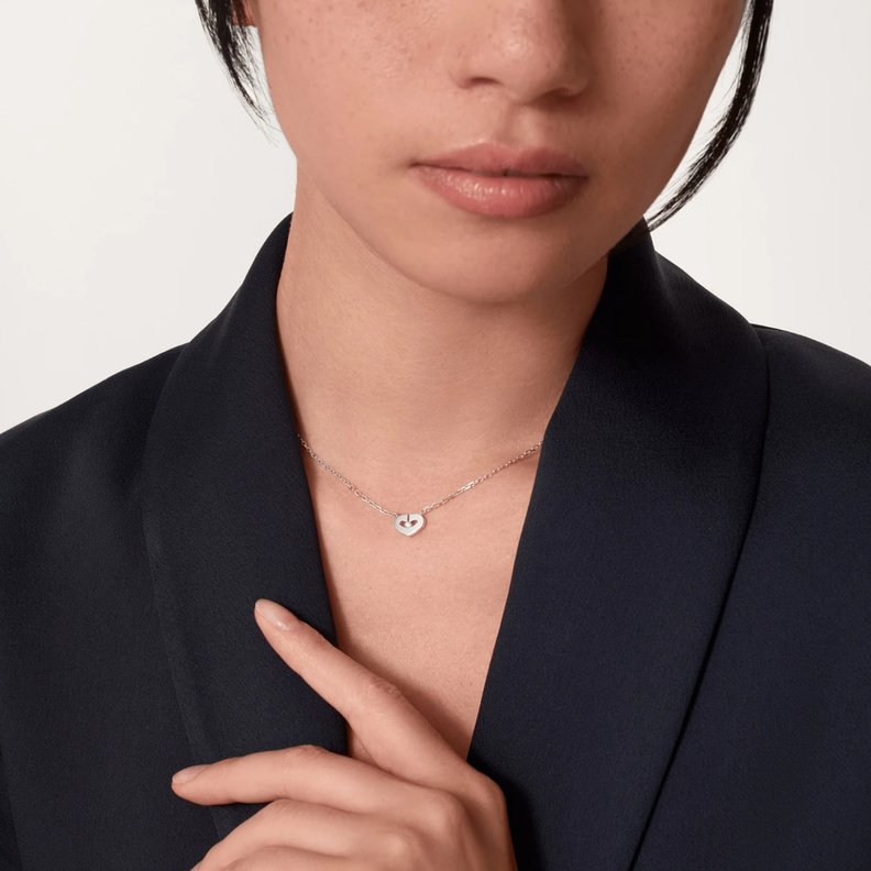 عقد Cœur C de Cartier المرصع بالألماس من كارتييه Cartier