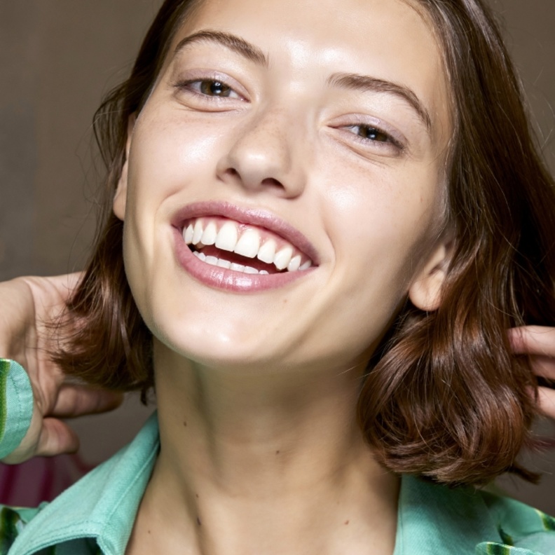 عملية قص وتجميل اللثة..هل هي مؤلمة؟