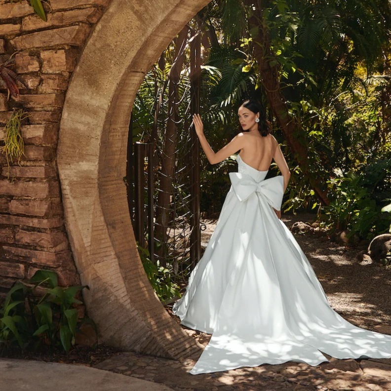 فساتين زفاف بصيحة الفيونكات من مجموعات 2023