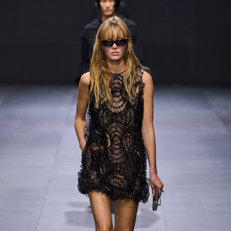 7 دور قدّمت فساتين قصيرة خلال عروض ربيع وصيف 2023