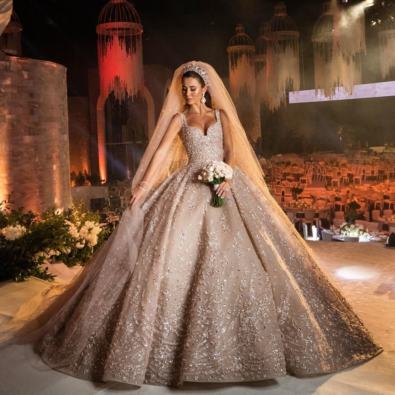  فساتين زفاف فخمة ومميزة للعروس... لا يمكن مقاومة جمالها!