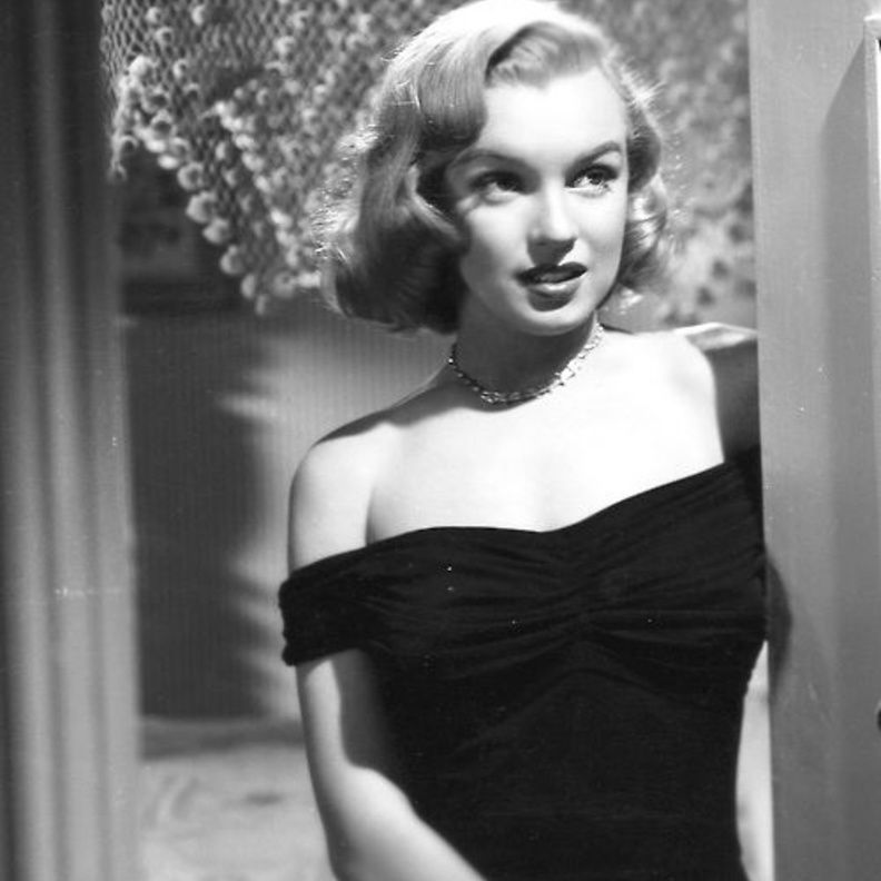 مارلين بدور أنجيلا فينلاي في فيلم The Asphalt Jungle، 1950.