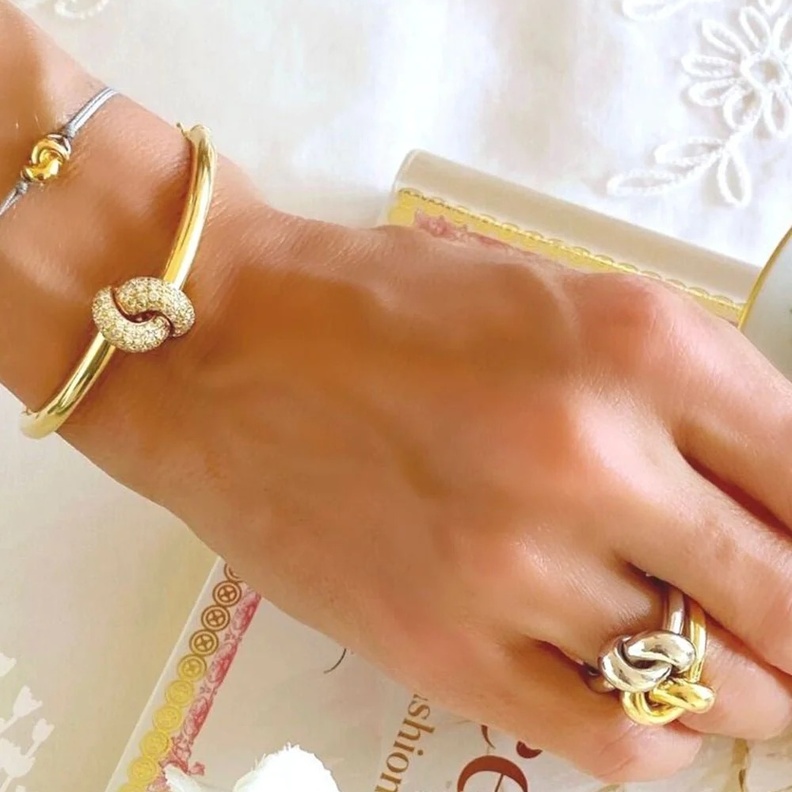 مجوهرات THE LOVE KNOT من موقع Marissa