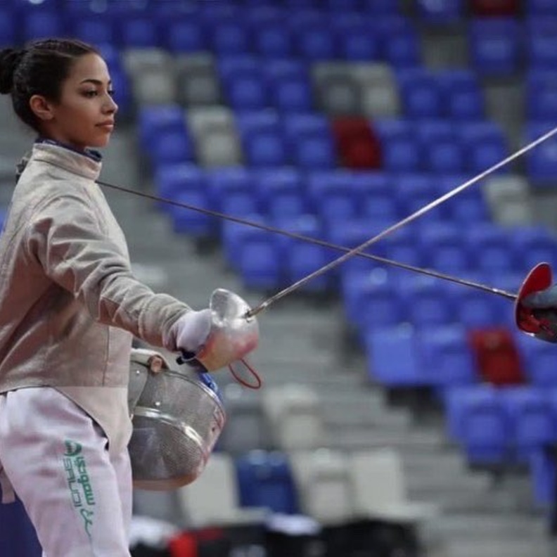 لاعبة المبارزة ربـى المصـري تحقق أول ميدالية سعودية برونزية في بطولة الجولة الأوروبية