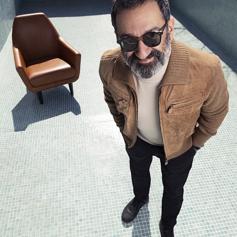 خاص" هي": المُغرّد خارج السرب جورج خباز من لبنان إلى الوطن العربي والعالم