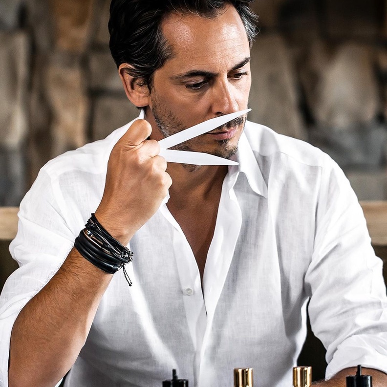 كيليان هينيسي مؤسس دار عطور كيليان لـ "هي":  أحاول دائماً أن أجد قصة أرويها من خلال زجاجة العطر