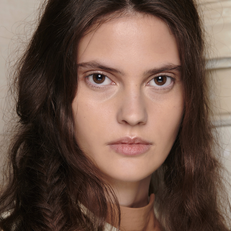 علاجات الهالات الداكنة تحت العينين لتعزيز ثقتك بنفسك