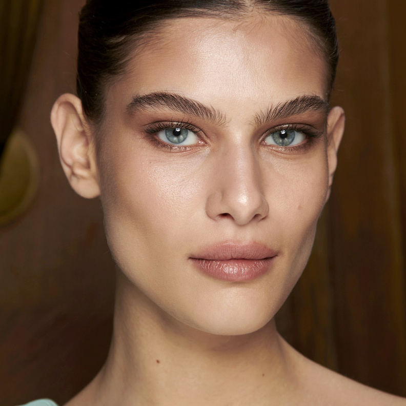 تقنيات إعادة شباب الحاجب تجميلياً نكشفها لك لتبدين أكثر جاذبية