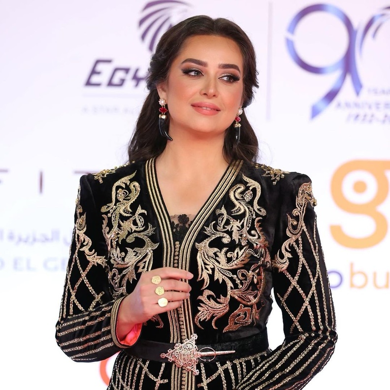 تنسيقات أزياء متنوعة تناسب إطلالات شهر رمضان تلهمك بها هبة مجدي