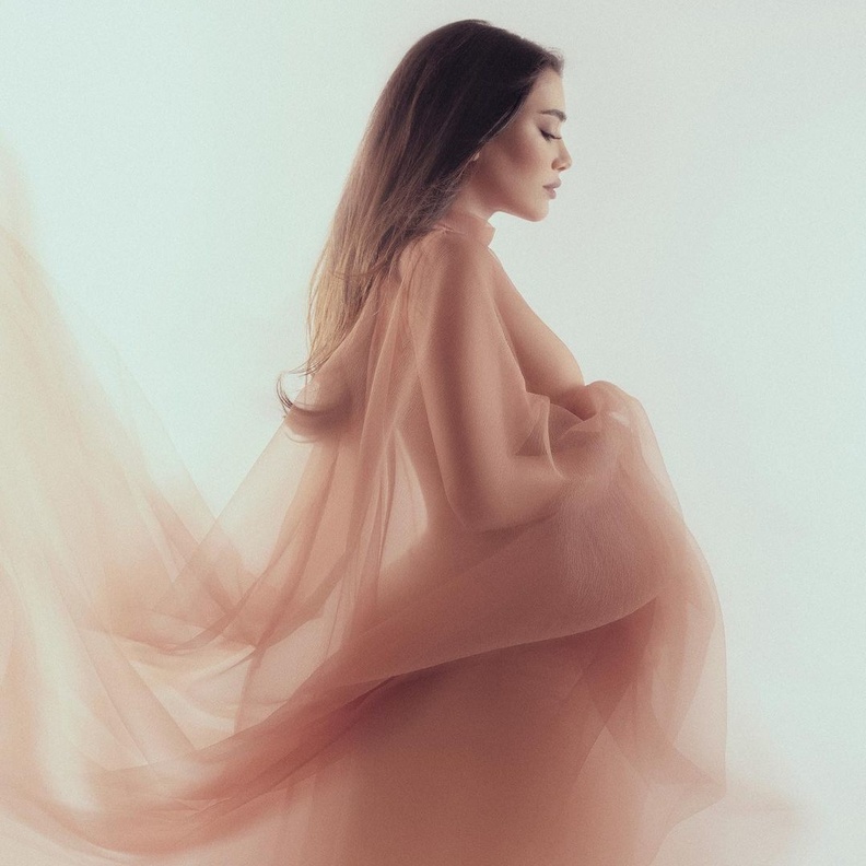 رحلة أناقة جيسيكا عازار خلال الحمل قبل أيام من استقبال مولودها الأول