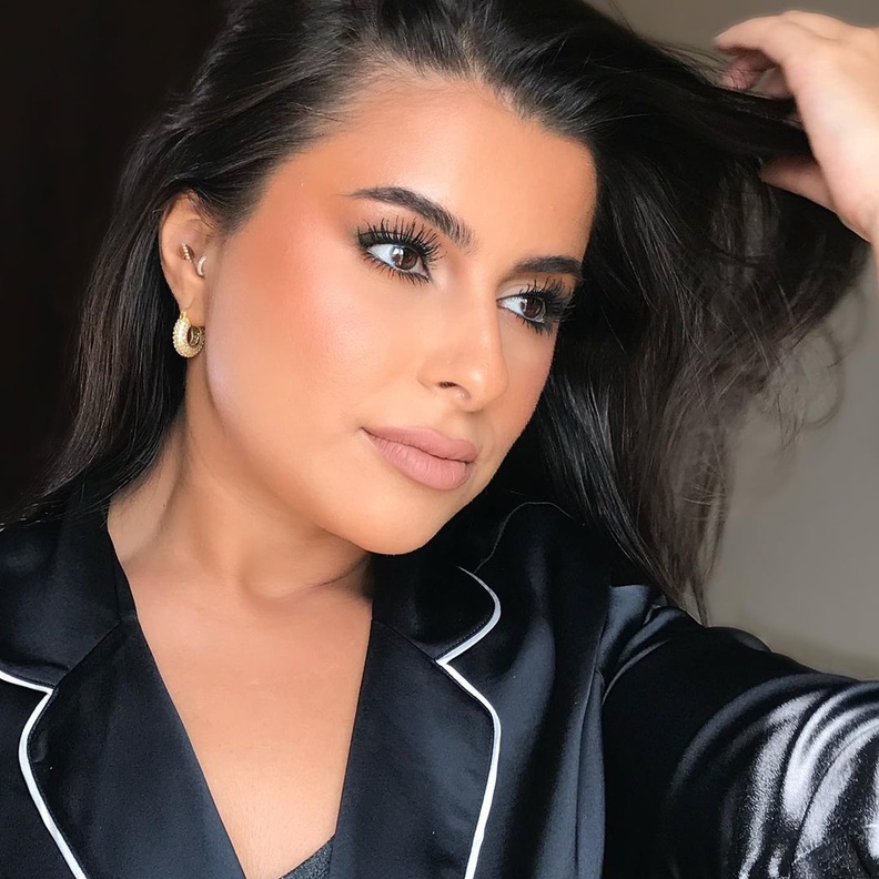 مكياج ترابي ناعم للمناسبات على خطى مينا الشيخلي يرافقك بموضة لا تندثر ..إليك خطواته