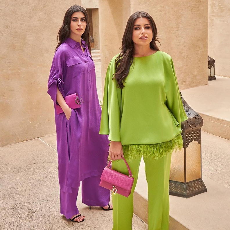 حقيبة CH Camelot المبتكرة تترافق مع كل تصاميم مجموعة كارولينا هيريرا بدون استثناء 