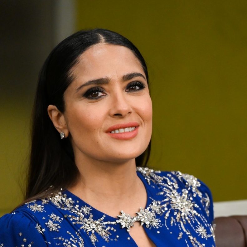 نجمات فوق الخمسين كسرن الصورة التقليدية للمرأة بإطلالاتهن الجمالية ..إليك أسرارهن