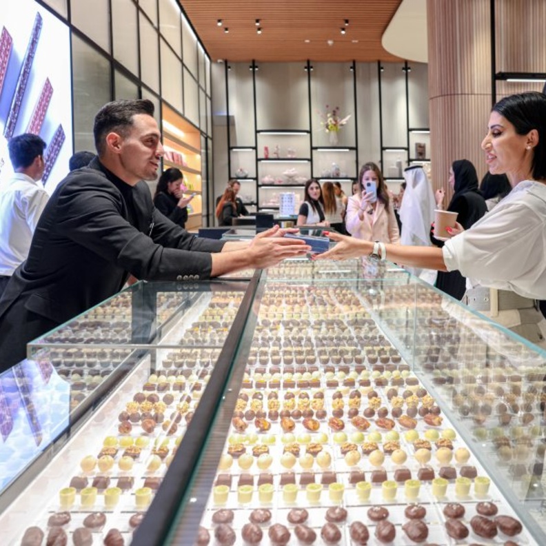 باتشي ترتقي بتجربة الشوكولاته الفاخرة عبر تجديد متجرها الرئيسي في دبي مول