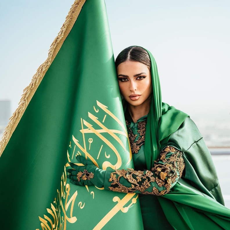 5 إطلالات مستوحاة من العَلَم.. بمناسبة يوم العَلَم السعودي