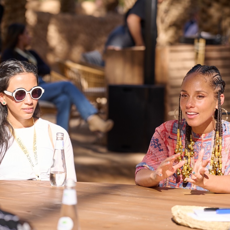 لحظات العُلا تستضيف الجلسة الحوارية الثانية للنجمة أليشا كيز والتي تهدف لتمكين المرأة