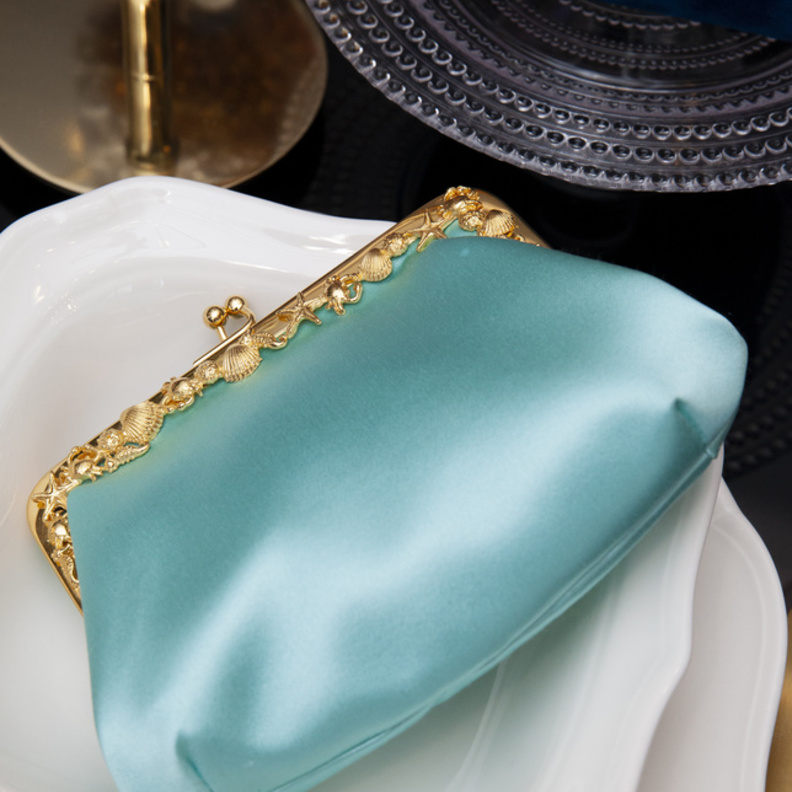 حقيبة لافتة من Amato Daniele تناسب إطلالات رمضان من حيث التصميم واللّون