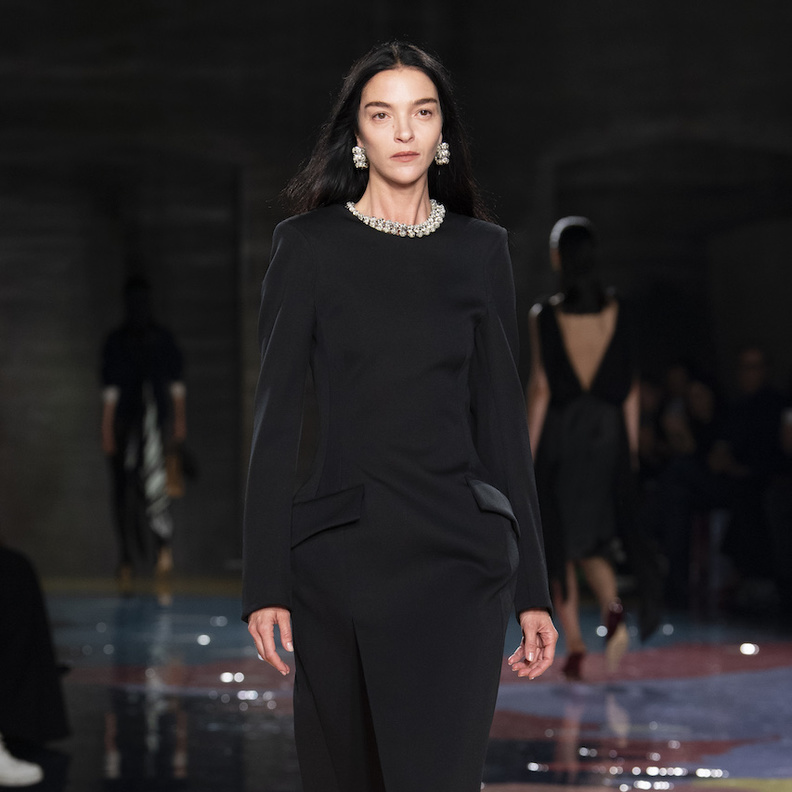 وفّري نقودك واستيعري هذه القطع الكلاسيكية من خزانة والدتك 