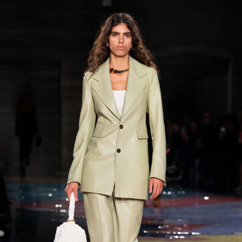 عودة البساطة والقطع اليومية إلى خزاناتنا