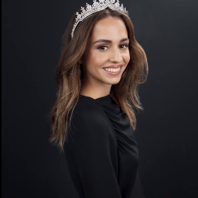 الأميرة إيمان بتاج والدتها Queen Rania’s Diamond Tiara