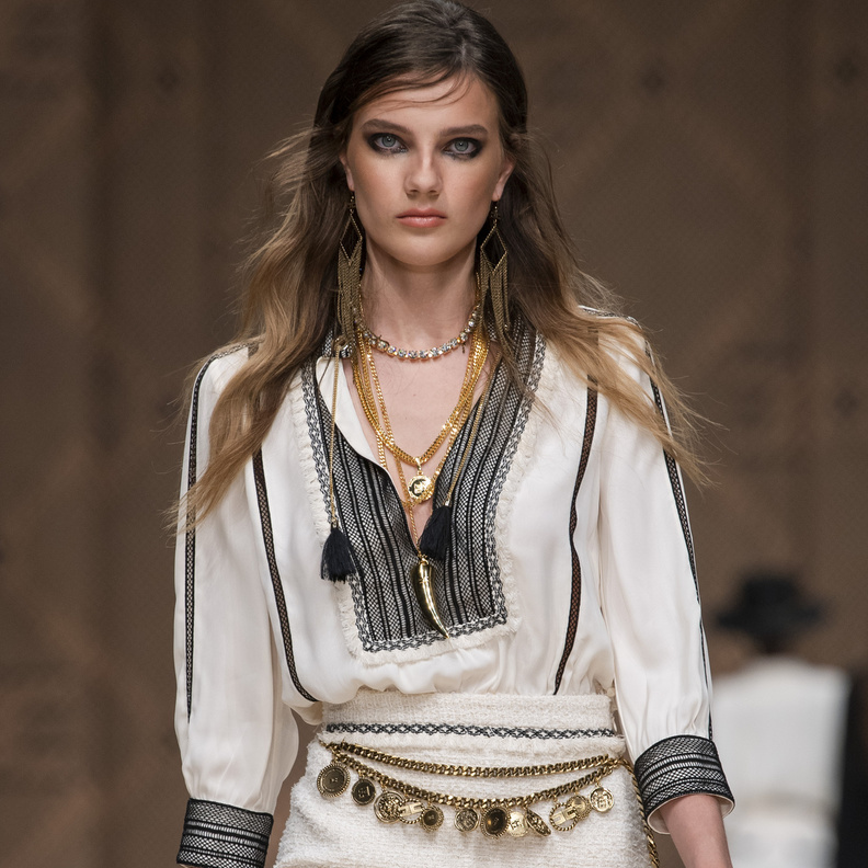 لا تكتف بحزام واحد في ربيع 2023