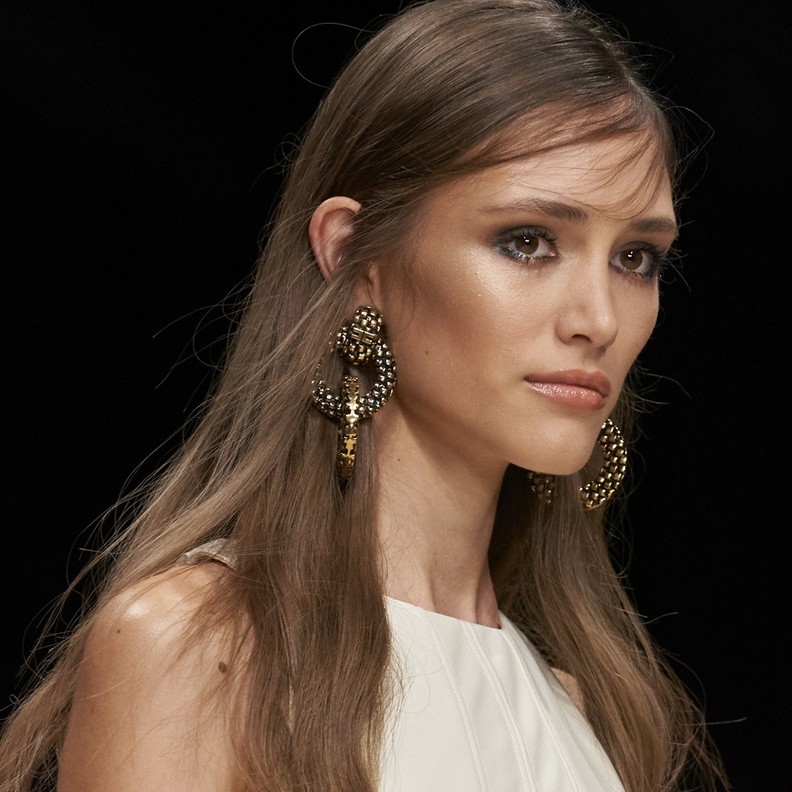 مستحضرات جديدة لعلاج فروة الرأس نُرشحها لك للحصول على شعر طويل وصحي