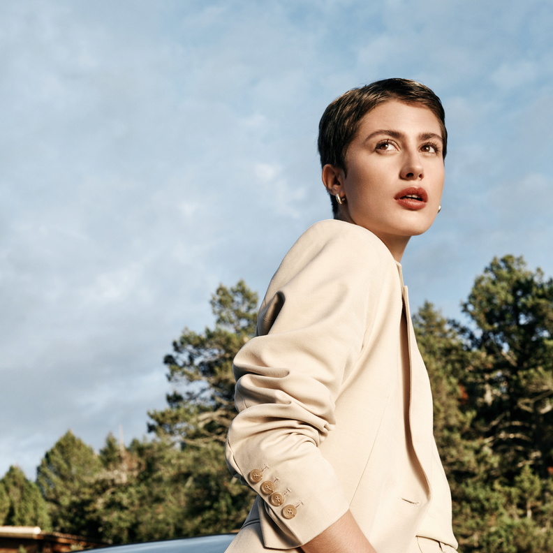 ساعة من أستون مارتن ودار Girard Perregaux