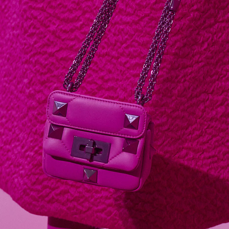 من عرض "فالنتينو" VALENTINO للألبسة الجاهزة لموسم خريف 2022