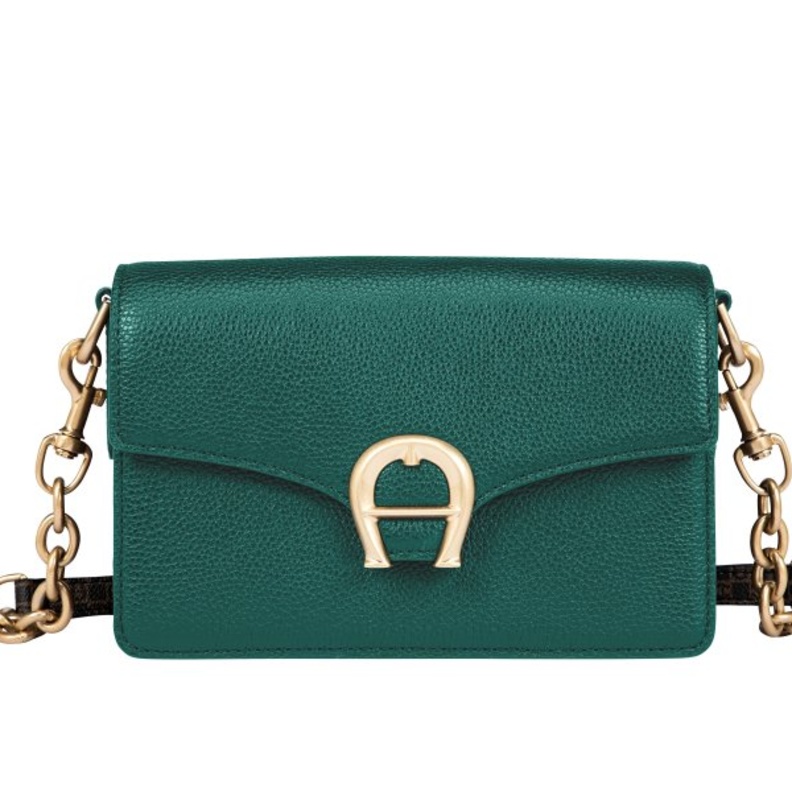 "آغنر" تطلق لونًا حصريًا بمنطقة الشرق الأوسط من مجموعة الحقائب لموسم ربيع/صيف 2023