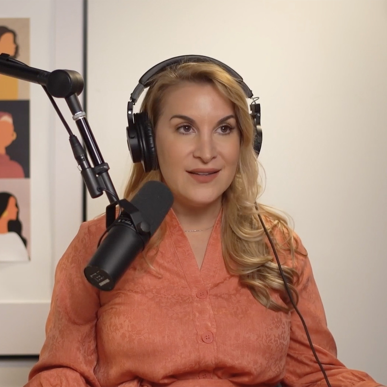 بودكاست "ضمّة" من "هي": المسار المهني v/s الزواج والأسرة.. أي تضحيات وتأثيرات؟ 