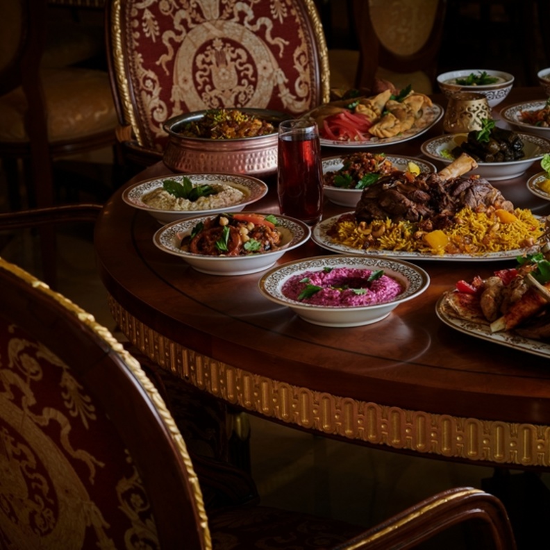 رافلز النخلة دبي يقدم مجموعة من التجارب الفاخرة احتفاءً بشهر رمضان المبارك