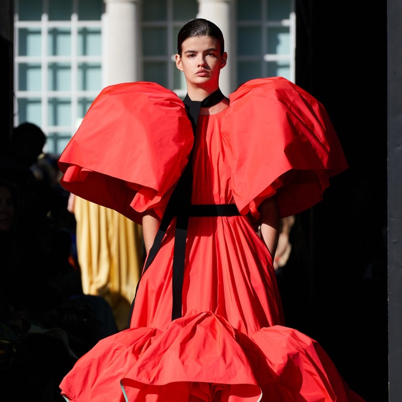 صيحات ربيع وصيف 2023... دراما تاريخية COSTUME DRAMA  