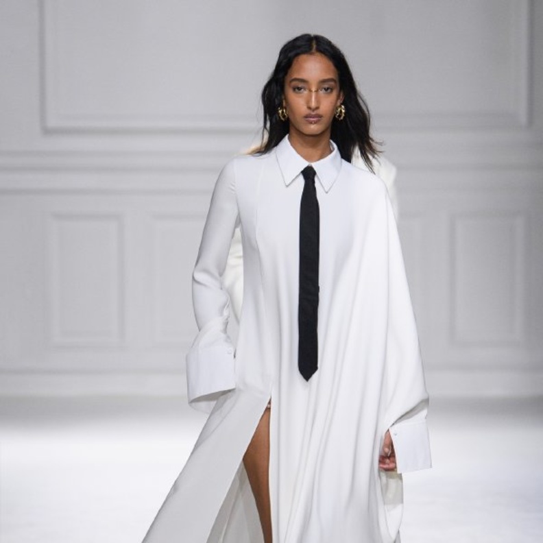 مجموعة "بلاك تاي" من Valentino