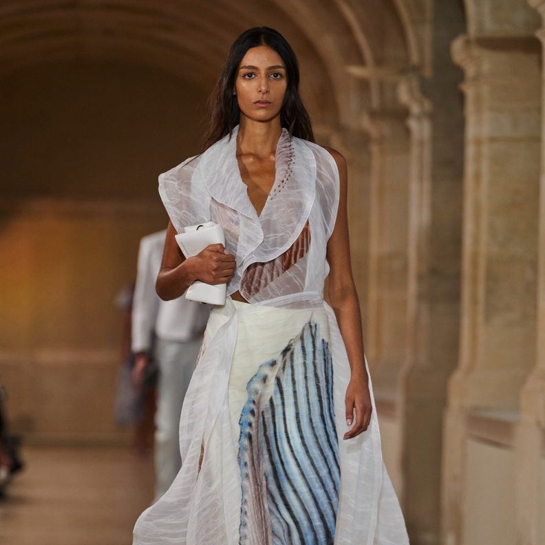 موجة جديدة تجتاح موسم ربيع 2023... رسوم ونقوش BLURRED VISION 