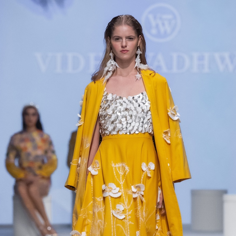 نقشات الورود في تصاميم أهم الدور العالمية