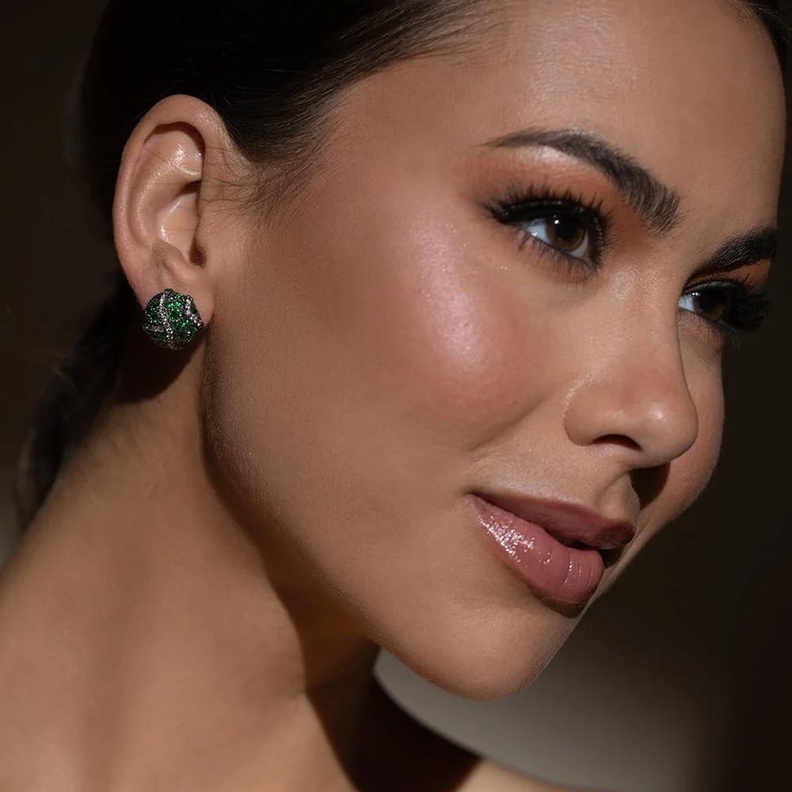 أقراط من مجوهرات ARUNASHI من موقع Marissa