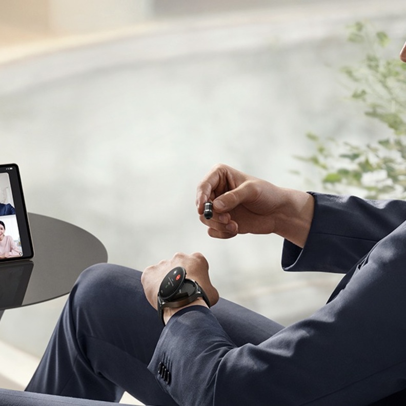 إطلاق ساعة HUAWEI WATCH Buds في الإمارات