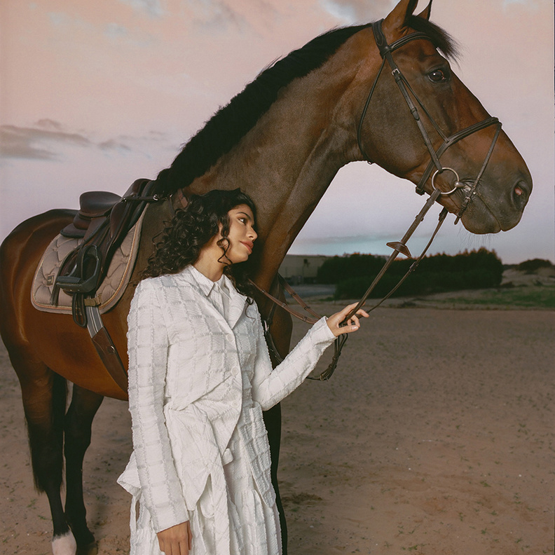 تنورة وجاكيت من "سيسيلي بيهانسين" CECILIE BAHNSEN