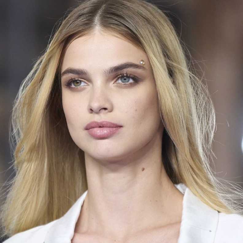 في يوم المرأة العالمي.. اتبعي نصائحنا للحصول على بشرة متألقة في دقائق معدودة