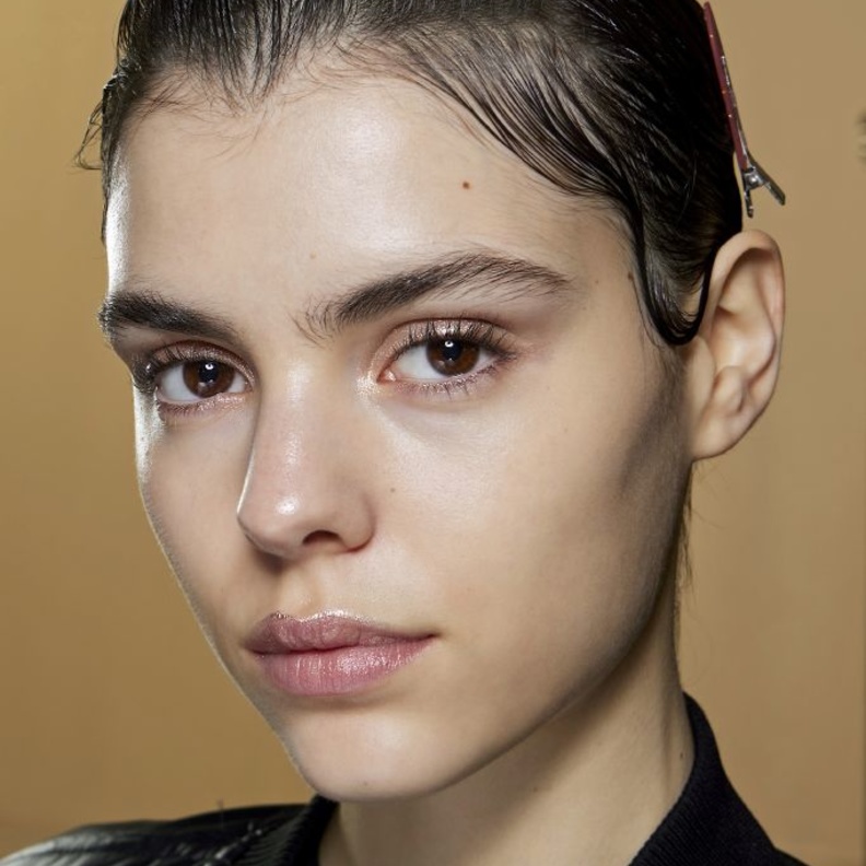 نصائح لتطويل الرموش القصيرة والسيروم الأفضل لتسريع نموها