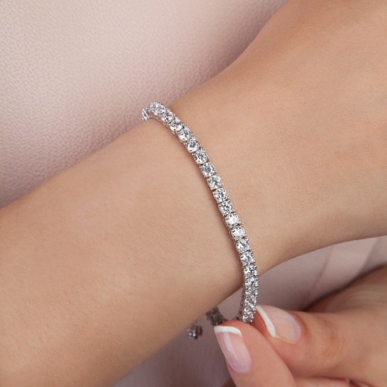 أجمل موديلات أساور الماس التنس لمولودات ابريل